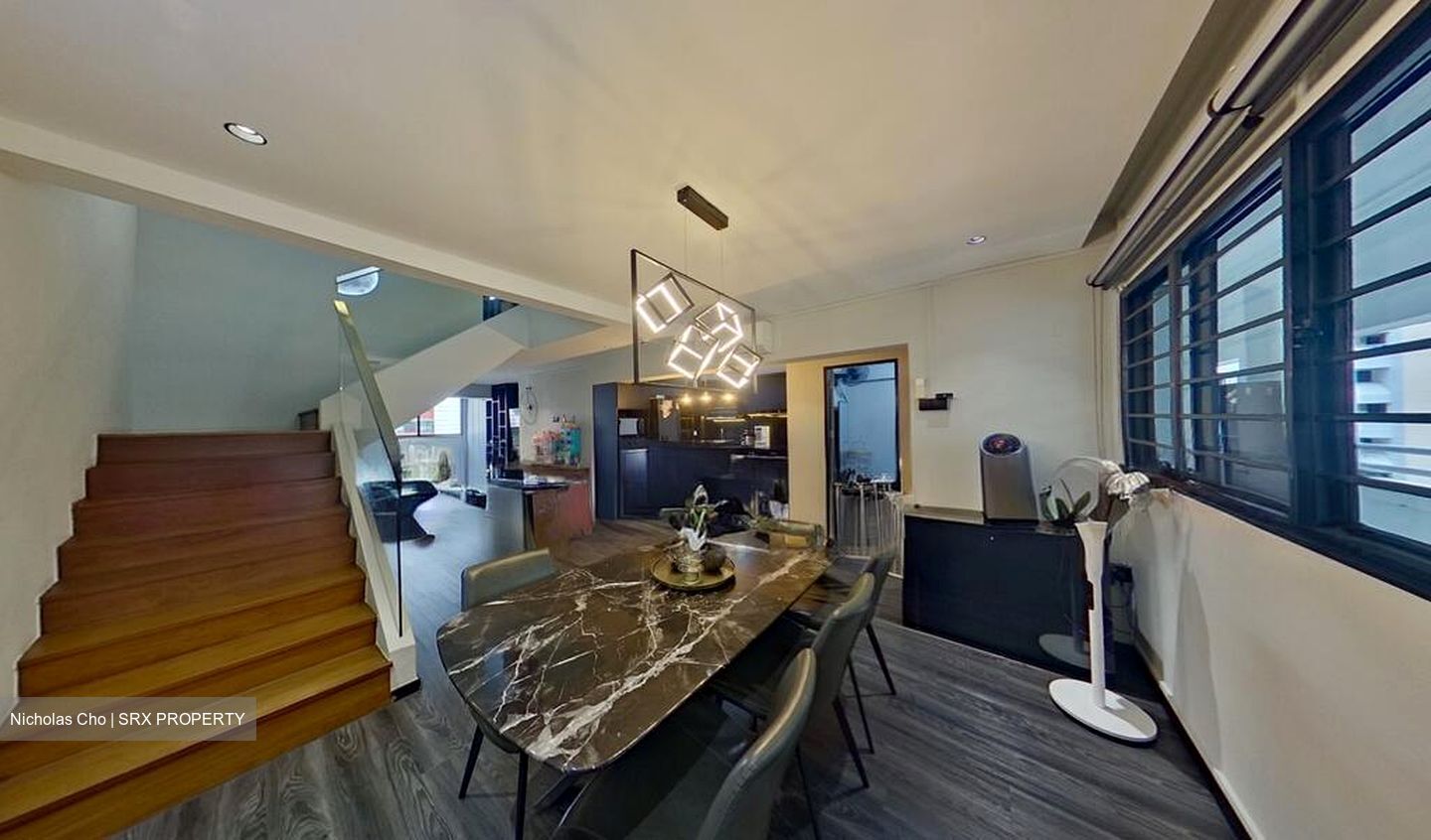 Blk 556 Jurong West Street 42 (Jurong West), HDB Executive #497643131